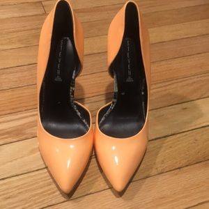 Pointed toe coral high fashion heels